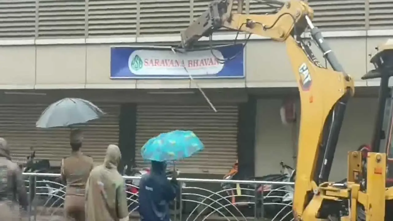  பிரபல உணவகத்திற்குச் சீல்; வருவாய்த்துறை அதிரடி நடவடிக்கை!