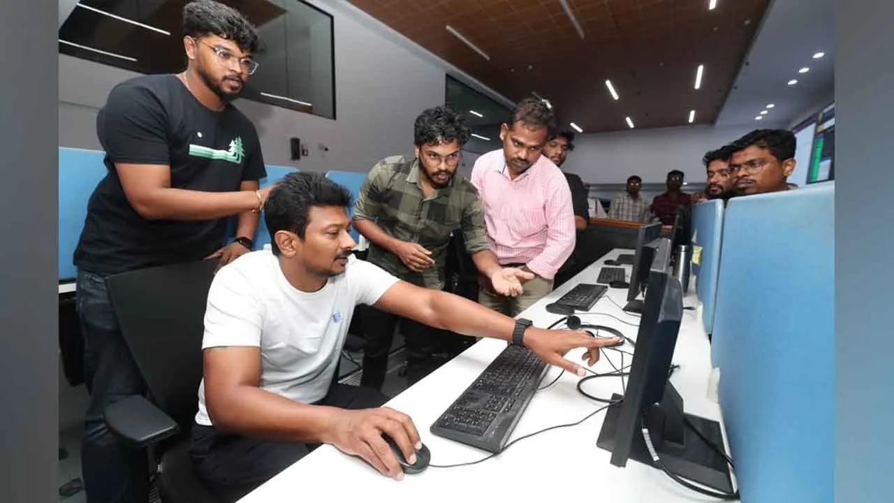  மாநகராட்சி அலுவலகத்தில் துணை முதல்வர் உதயநிதி ஸ்டாலின் அதிகாலையில் திடீர் ஆய்வு!