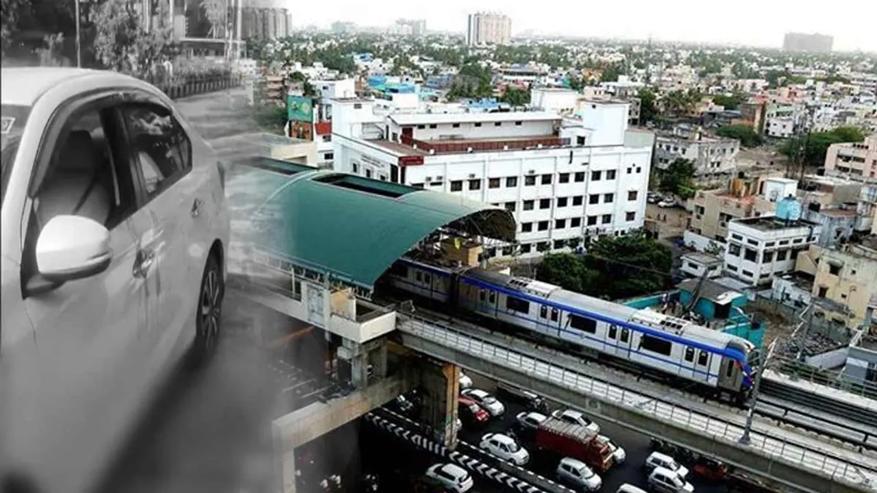  Young man while talking to woman - Shock near police station Photograph: (CHENNAI) 
