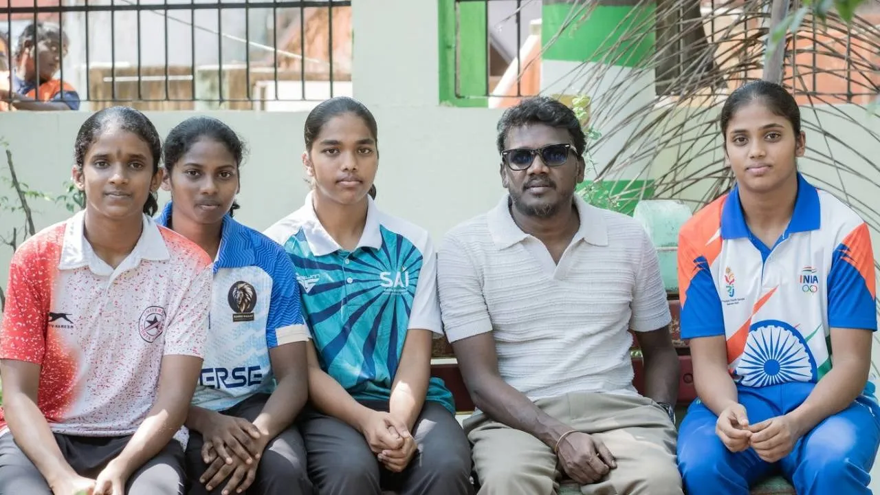  கார்த்திகாவிற்கு ‘பைசன்’ படக்குழு பரிசு