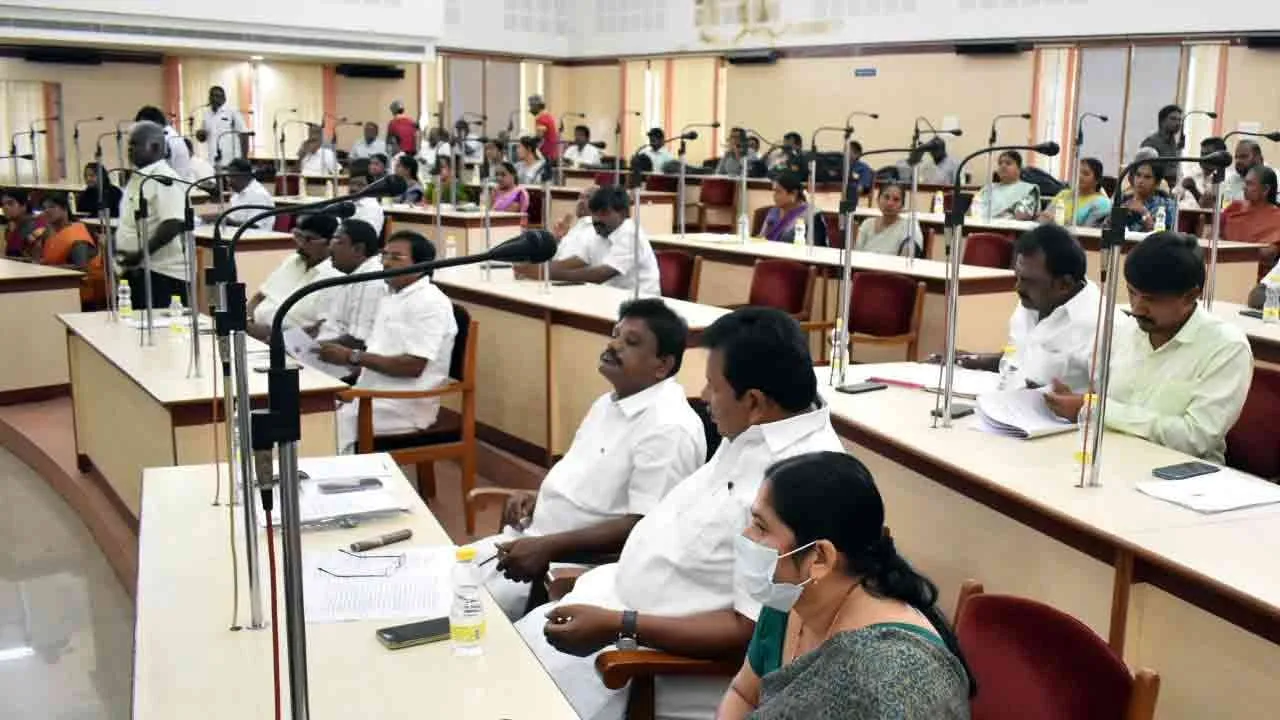  ‘திட்டத்தில் எந்த முன்னேற்றமும் இல்லை’ - அதிமுக கவுன்சிலர்கள் வெளிநடப்பு!