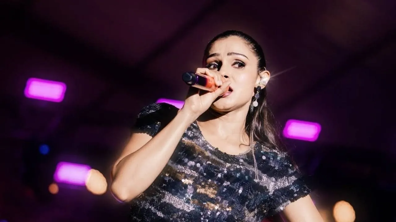  ஐசிசி மகளிர் கிரிக்கெட் உலகக் கோப்பை 2025; ஆங்கில ஆந்தம் பாடிய ஆண்ட்ரியா