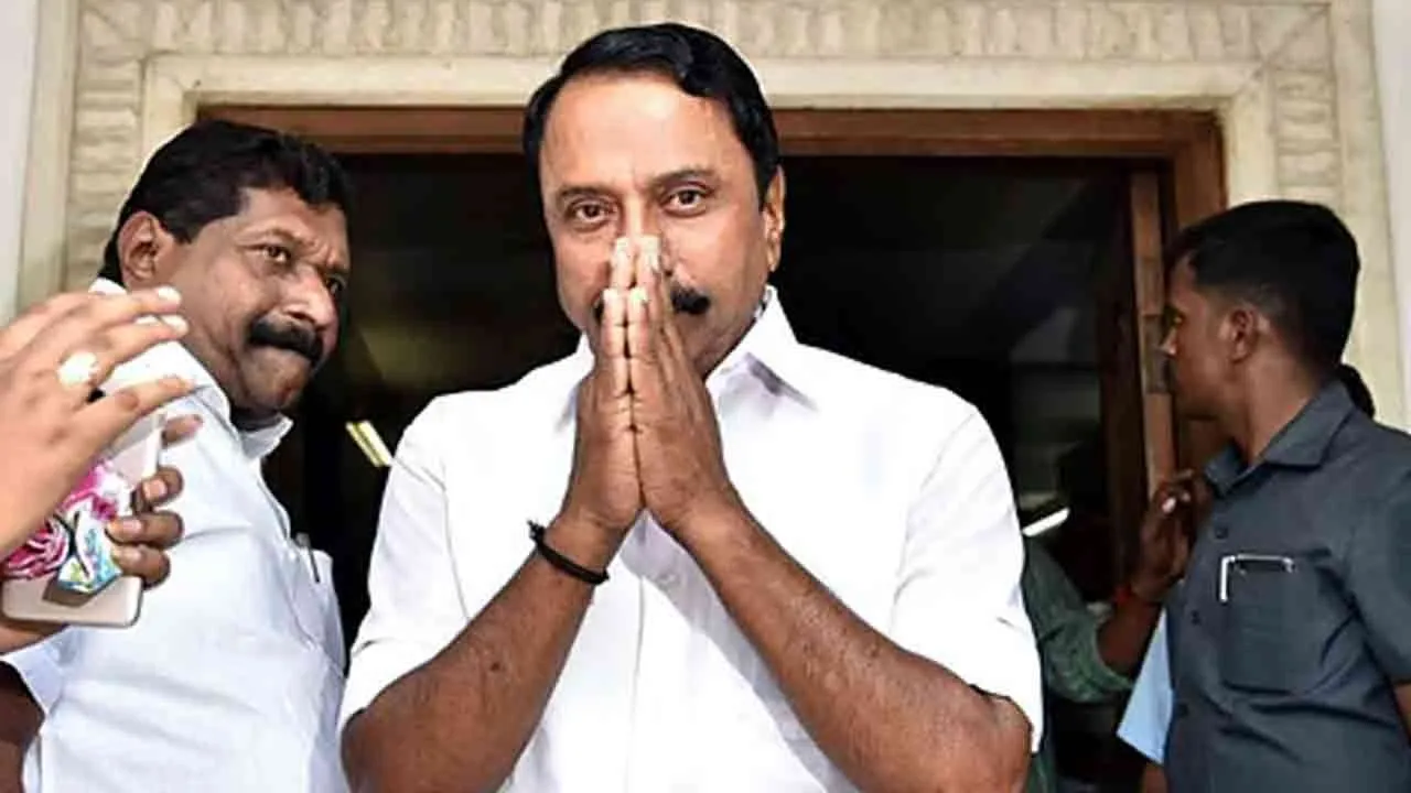  பசும்பொன்னில் நடந்த அரசியல் சந்திப்பு; செங்கோட்டையன் மீது அதிரடி நடவடிக்கை எடுத்த இபிஎஸ்!