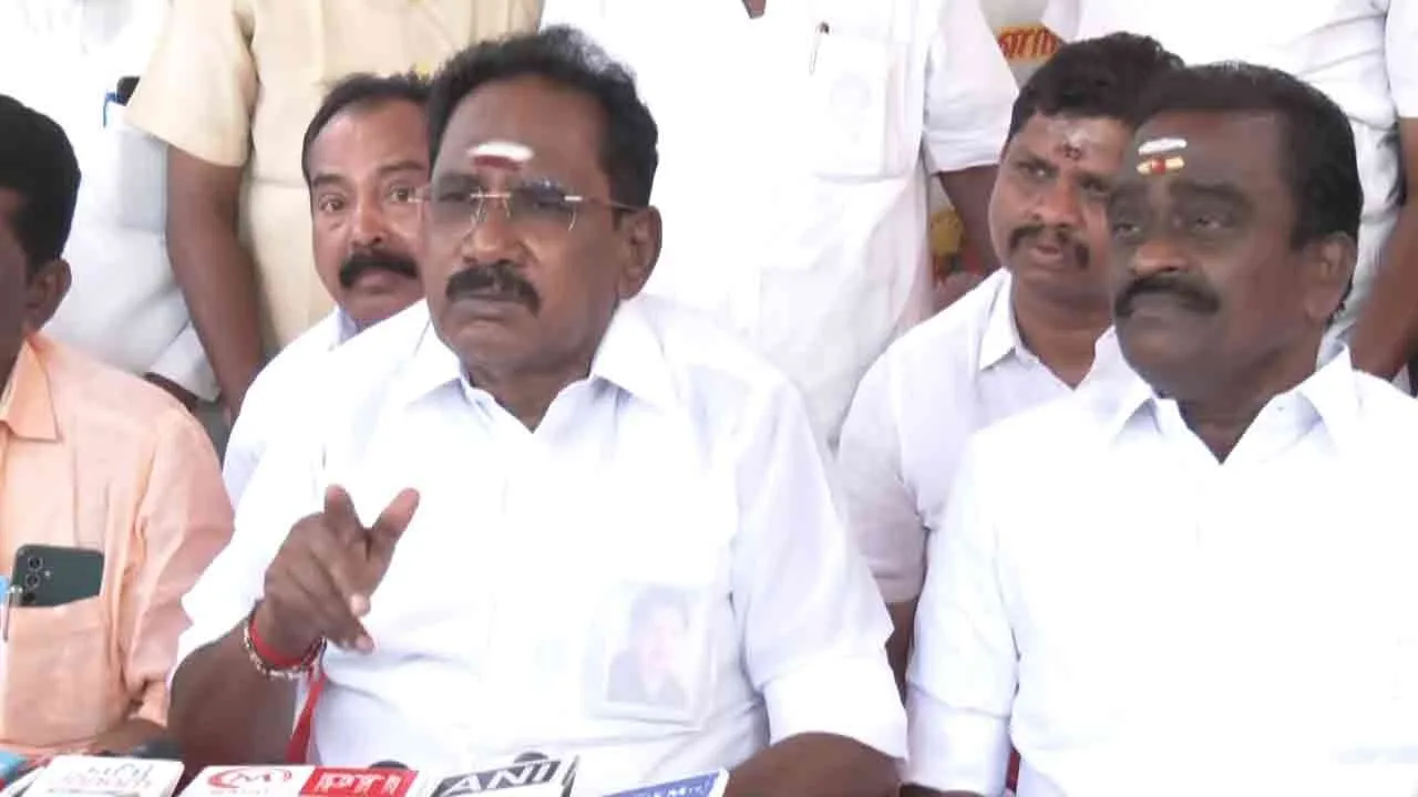  “இ.பி.எஸ். என்னை நன்றாகத் தான் வைத்துள்ளார்” - செல்லூர் ராஜு கலகல பேட்டி!