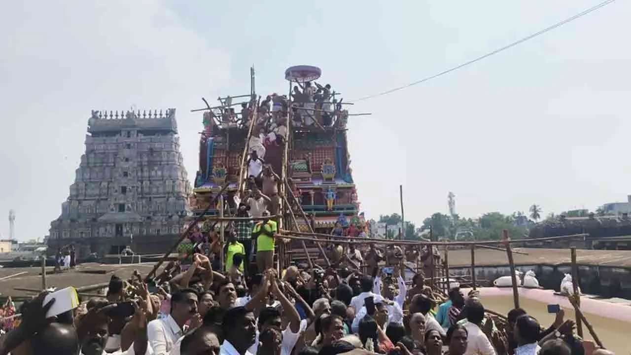  கோவிந்தராஜ பெருமாள் கோவில் கும்பாபிஷேகம்; திரளான பகதர்கள்பங்கேற்பு!