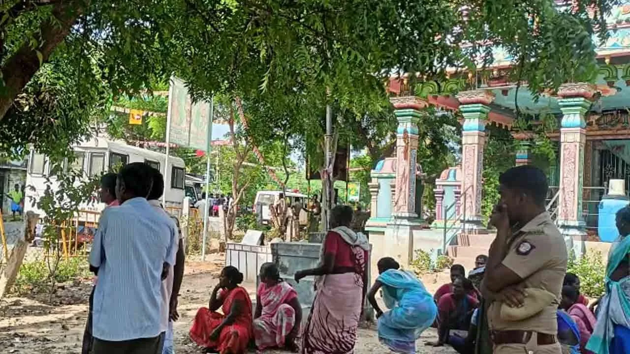  பேனர் வைப்பதில் தகராறு; 100க்கும் மேற்பட்ட போலீஸ் குவிப்பு - சிவகங்கையில் பதற்றம்!