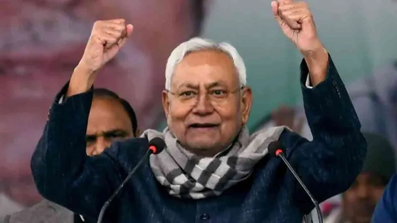  யார் ஆட்சிக்கு வந்தாலும் ‘நானே ராஜா’... 20 ஆண்டுகளாக கோலோச்சும் நிதிஷ் குமார்!