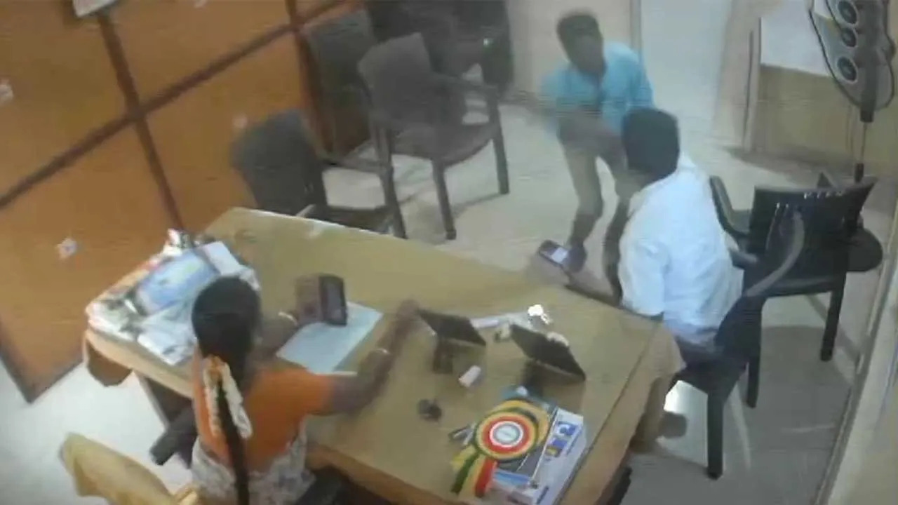  ஆளும்கட்சி பேரூராட்சி செயலாளரை தாக்கிய சேர்மனின் கணவர் - பாதுகாப்பது யார்?