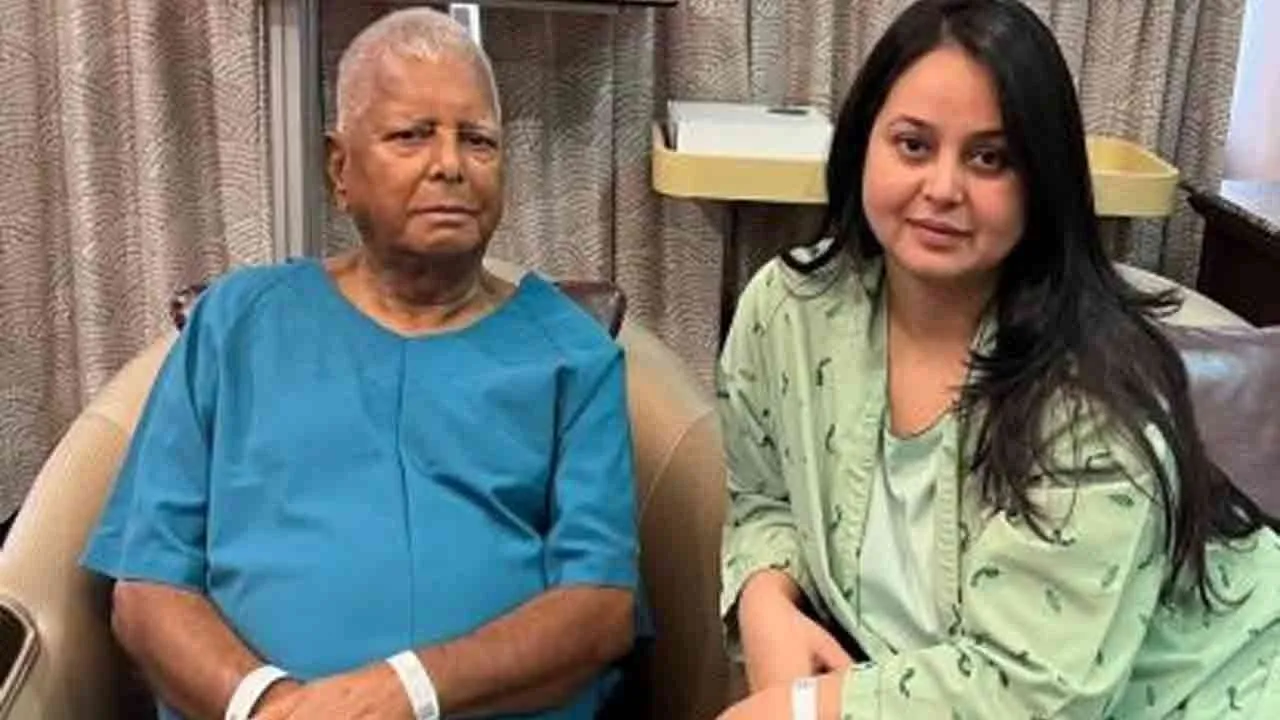 Lalu Prasad's daughter rohini acharya makes a series of allegations about her family 
