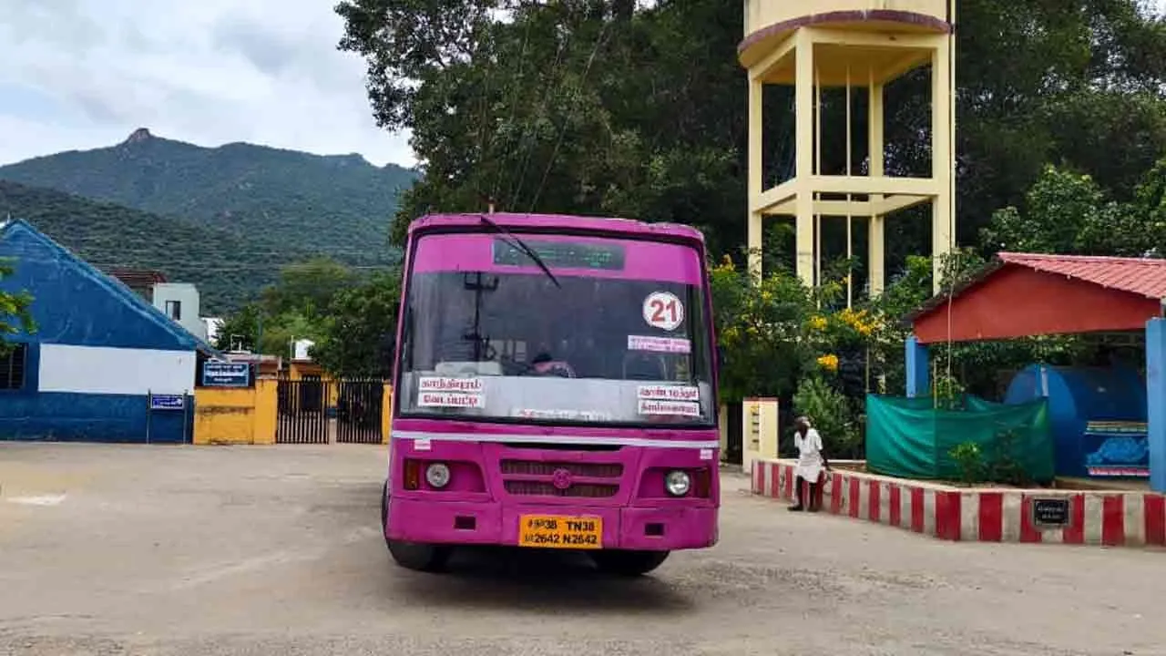  அரசு பேருந்தில் சாதிய தீண்டாமை... பட்டியலின மக்களுக்குத் தொடரும் அநீதி!