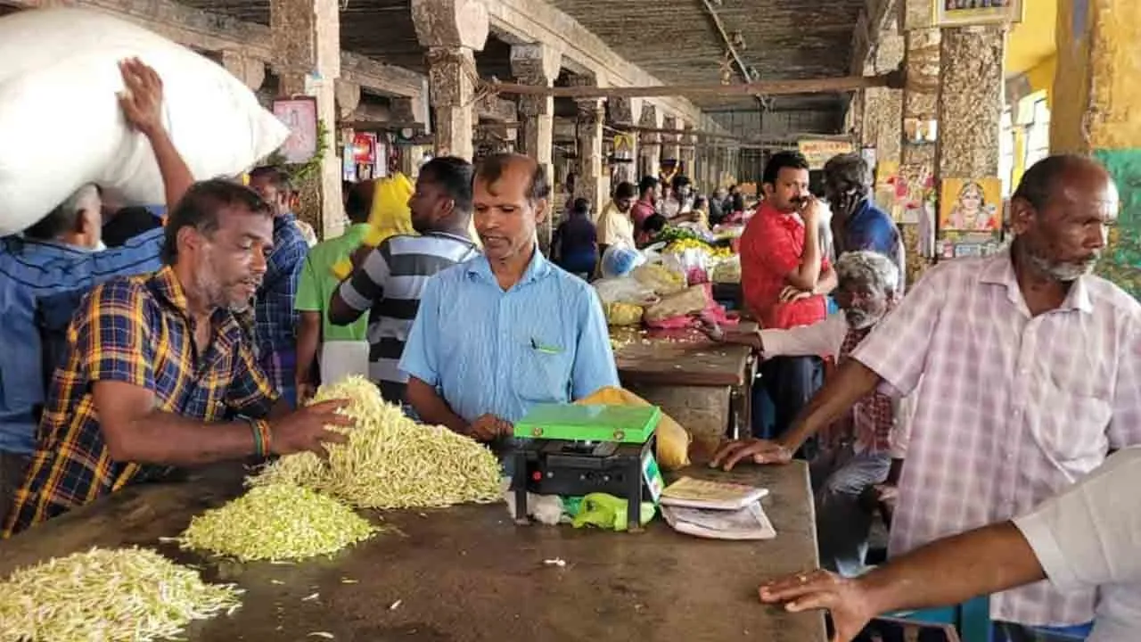  சங்கரன்கோவிலில் எகிறிய மல்லிகைப்பூ விலை!