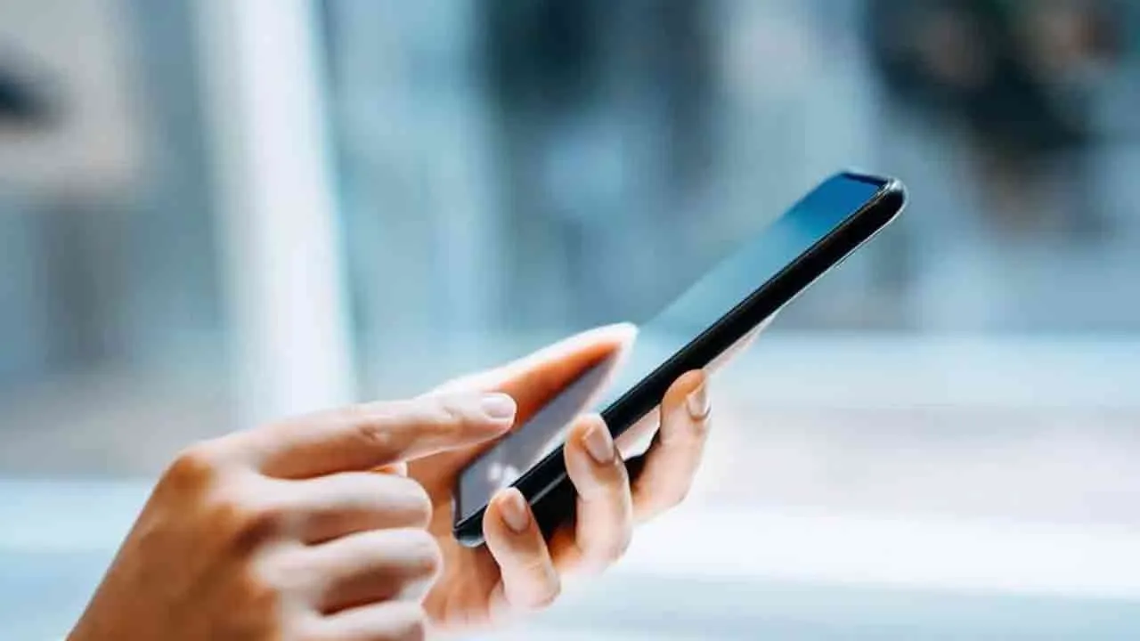  “செல்போனை எடுக்காதே...” - கண்டித்த பெற்றோர் - மாணவி எடுத்த விபரீத முடிவு!