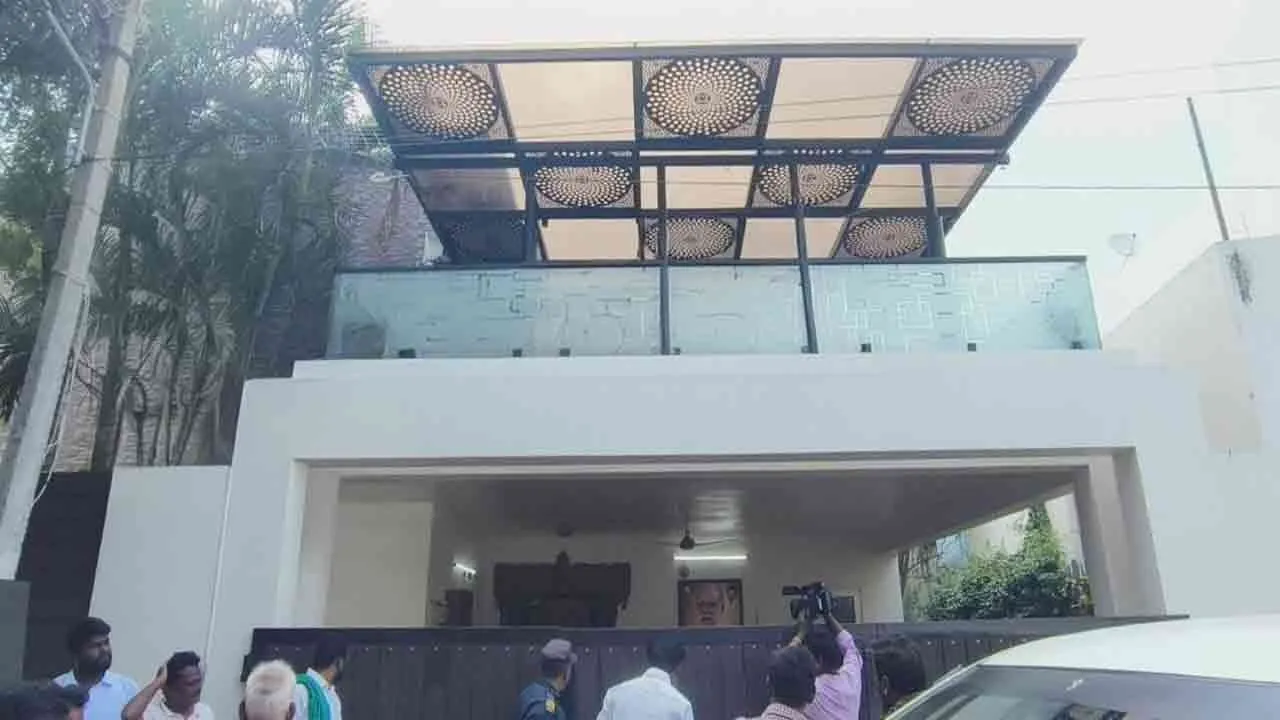  அமைச்சர் ஐ. பெரியசாமியின் மகள் வீட்டில் சோதனை!