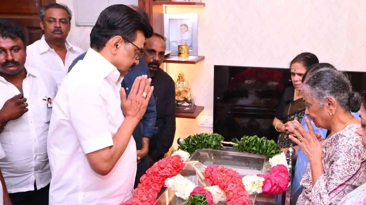  கவிஞர் ஈரோடு தமிழன்பன் உடலுக்கு காவல்துறை மரியாதையுடன் இறுதி அஞ்சலி; முதல்வர் அறிவிப்பு