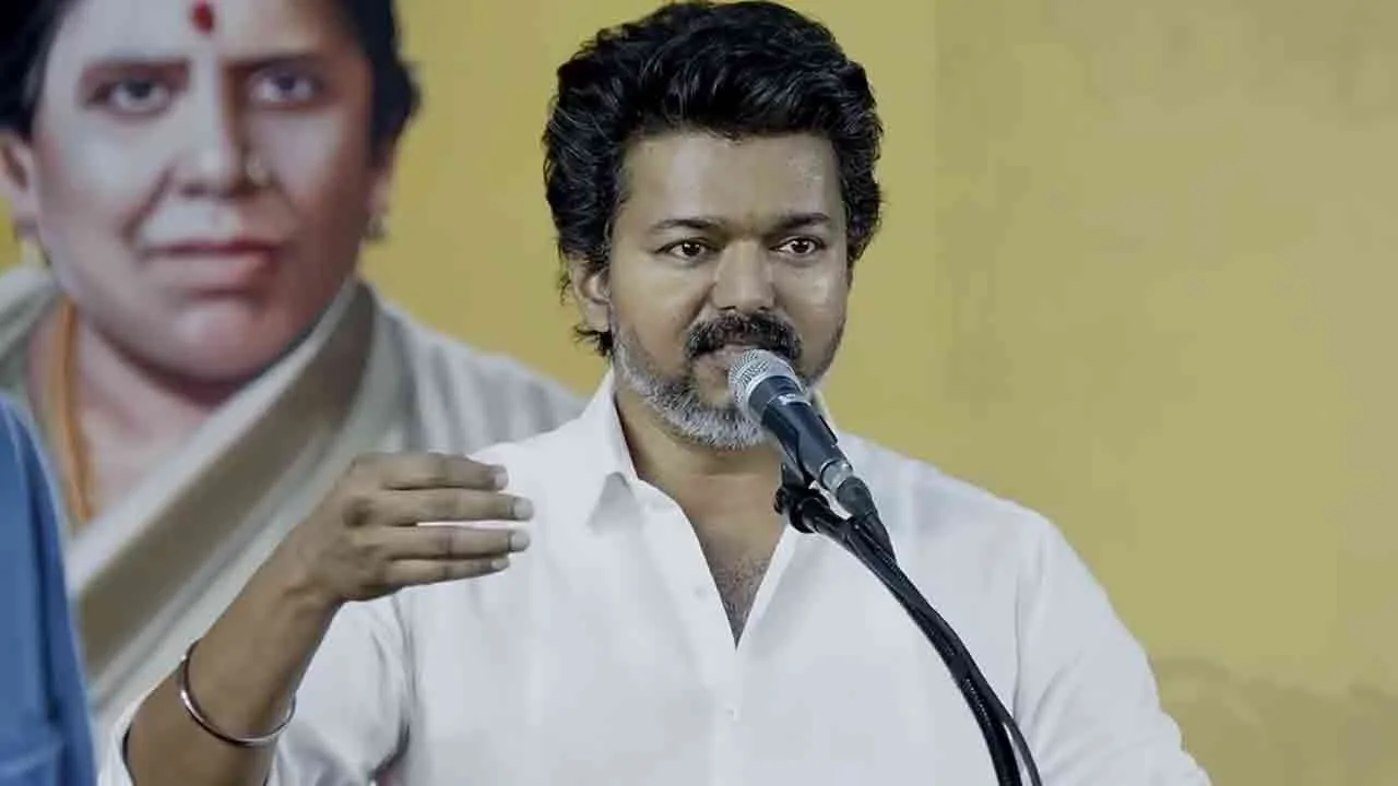  அண்ணாவை நாங்கள் ஏன் கையில் எடுத்தோம்? - விஜய் சொன்ன காரணம்