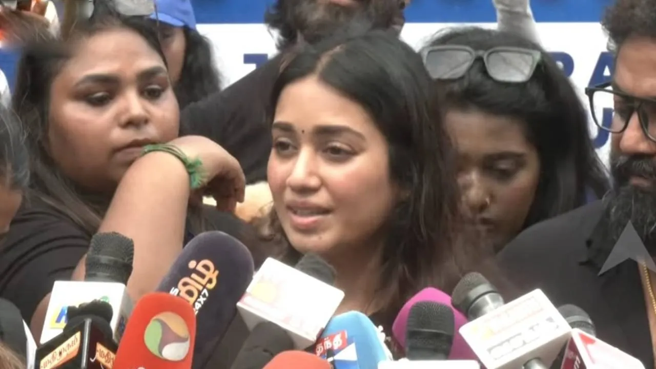  தெரு நாய் விவகாரம்; தீர்வு சொன்ன நிவேதா பெத்துராஜ்