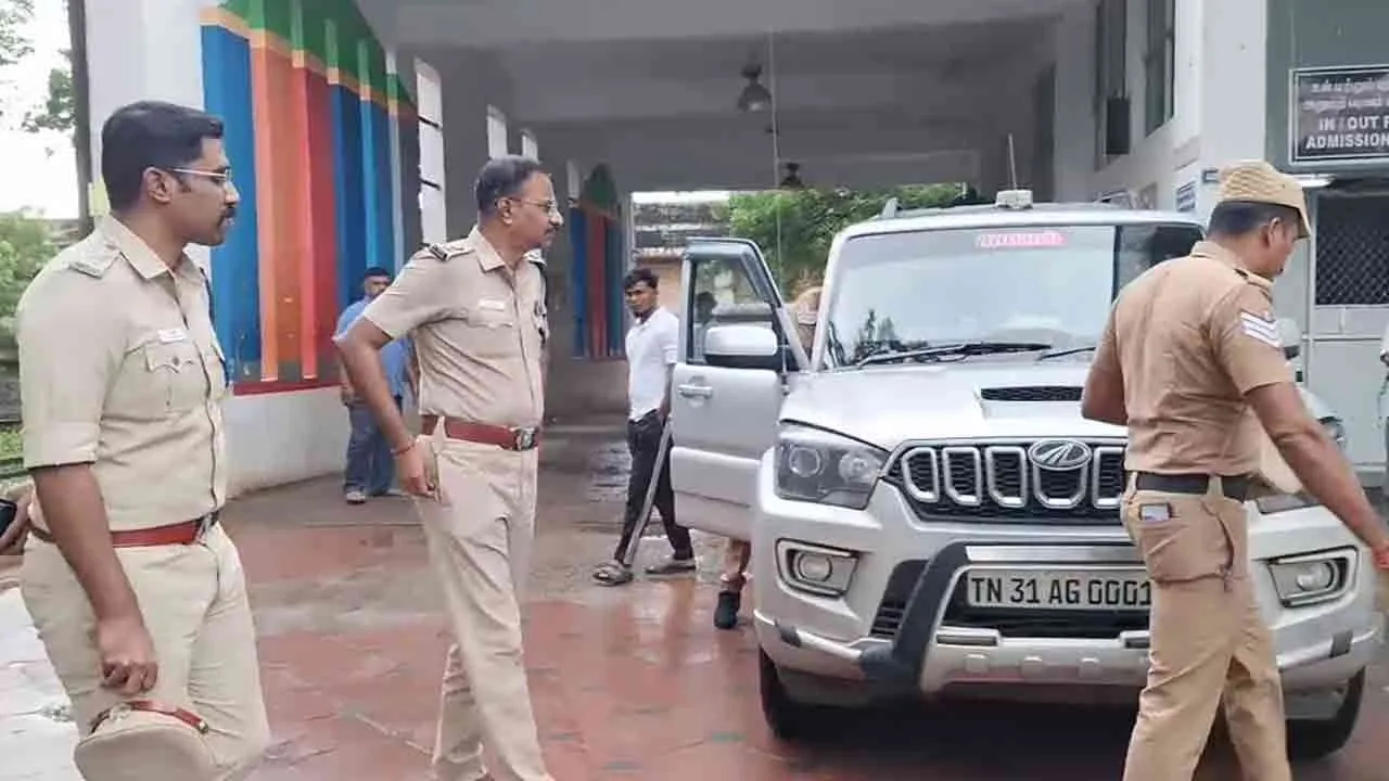  தண்ணிக்காட்டிய பொட்டல வியாபாரி; துப்பாக்கியைத் தூக்கிய போலீஸ் - அடுத்தடுத்து நடந்த பகீர்!