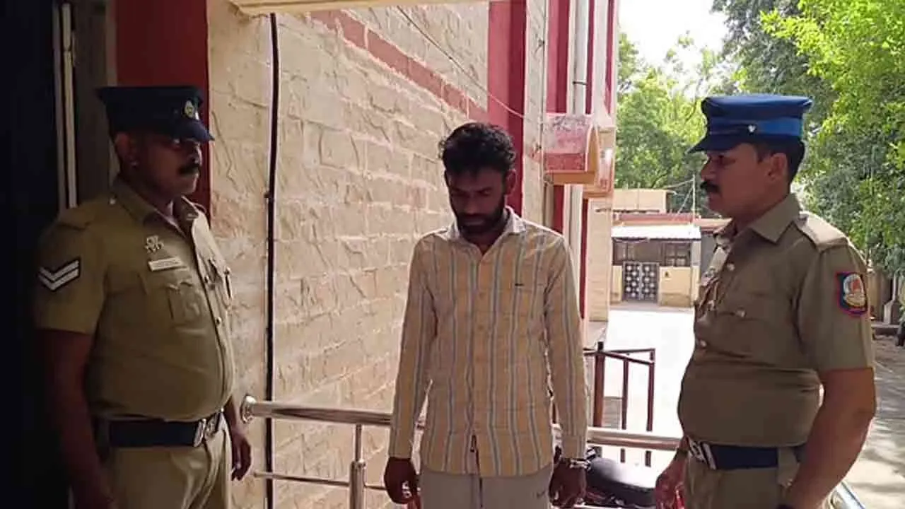  ஓடும் ரயிலில் கர்ப்பிணிப் பெண்ணை தள்ளிவிட்ட கொடூரன்; நீதிமன்றம் கொடுத்த அதிரடி தீர்ப்பு!