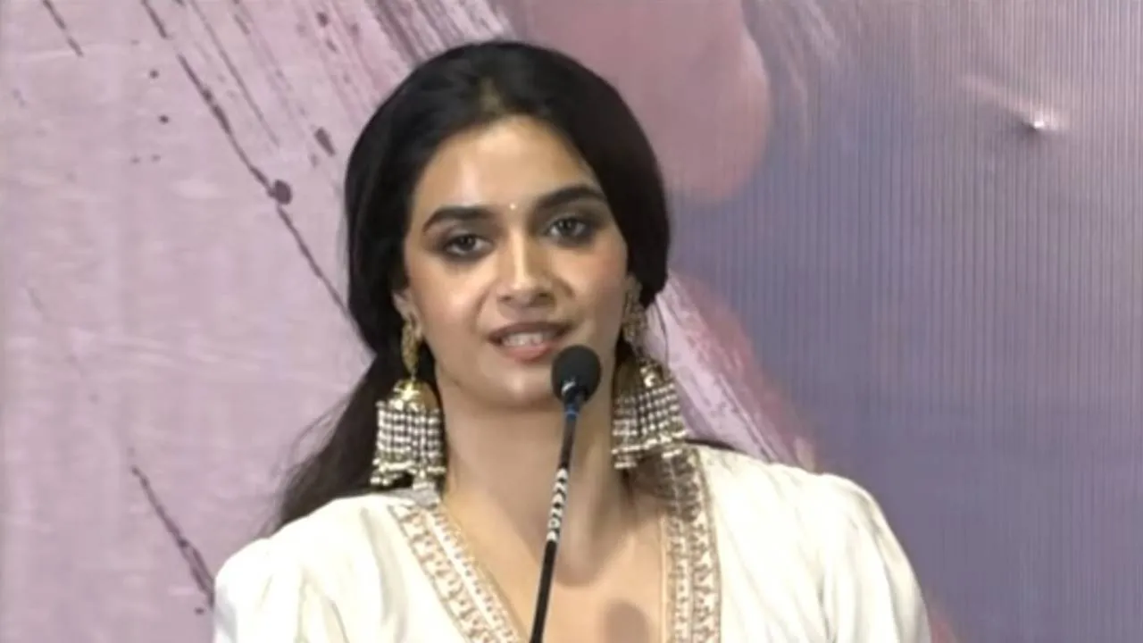  “அந்த வார்த்தையை தூக்கிட்டோமேன்னு வருத்தப்பட வேண்டாம்” - கீர்த்தி சுரேஷ்