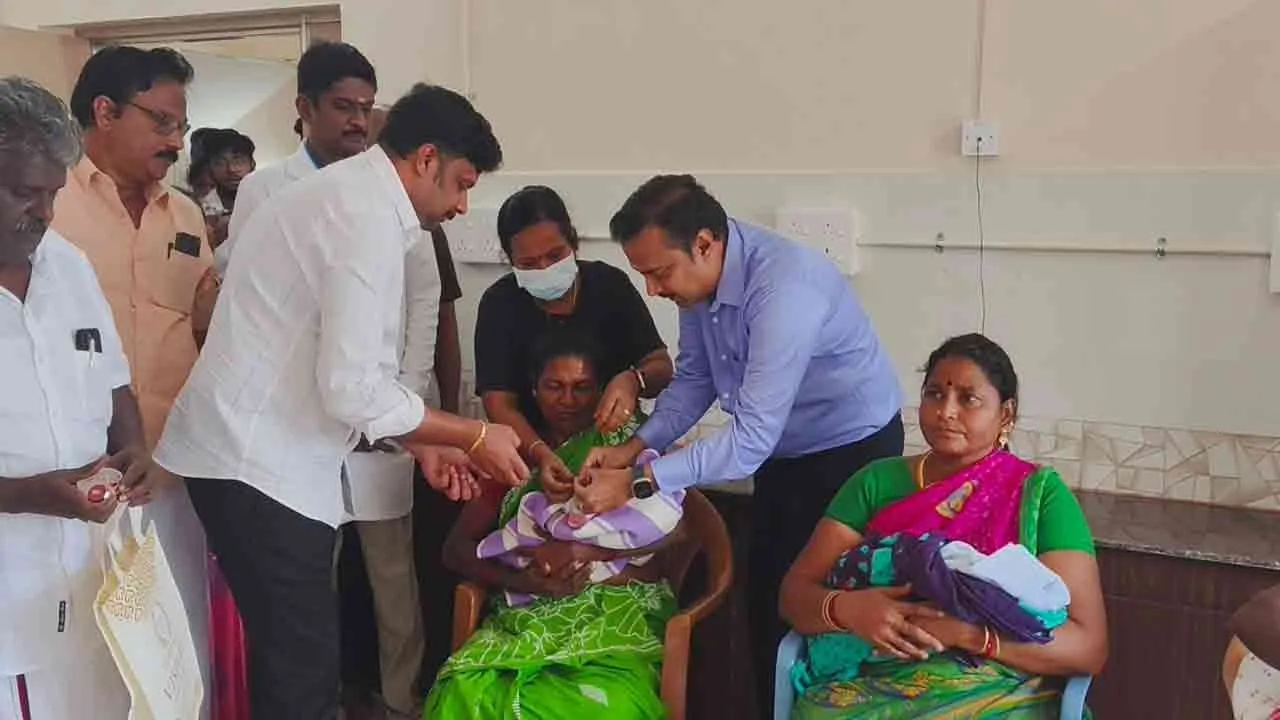  DMK members gave gold rings to children born on the Deputy Chief Minister's birthday 