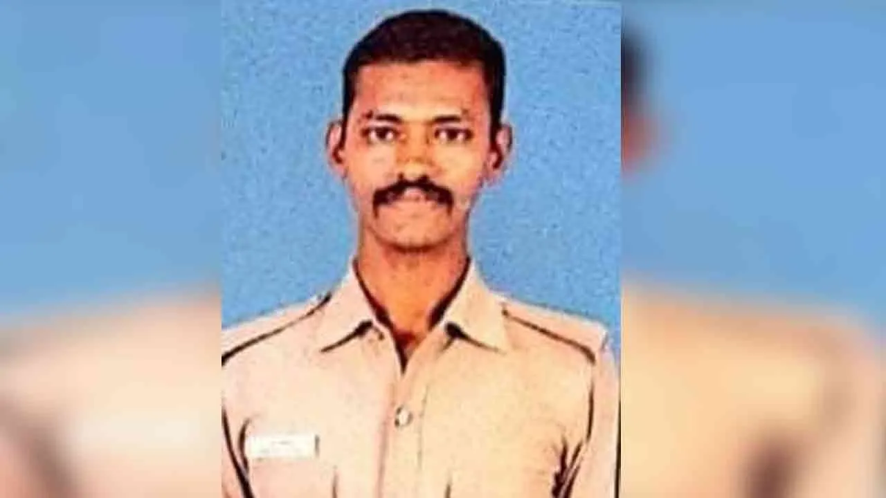  கோர்ட் வளாகத்தில் காவலரின் விபரீத முடிவு; அதிகாலையில் நடந்த பகீர் சம்பவம்!