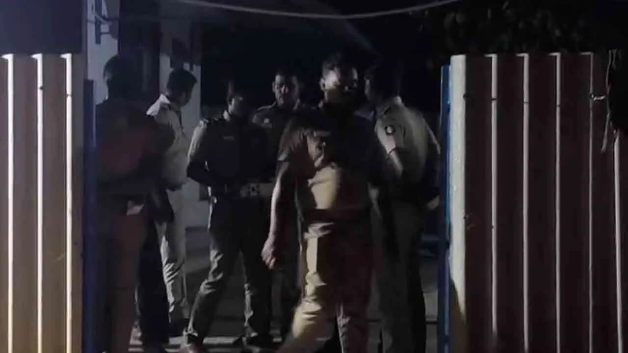  தென்காசியை உலுக்கிய பகீர் சம்பவம்; வீடியோவை கசிய விட்ட போலீஸ் - எஸ்.பி.யின் அதிரடி!