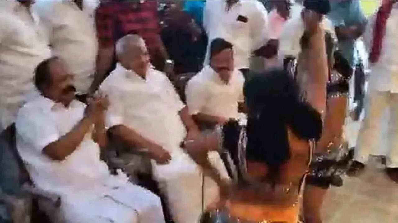  உதயநிதி பிறந்தநாள் விழா; ஆபாச நடனத்தைக் கண்டு ரசித்த அமைச்சர்!