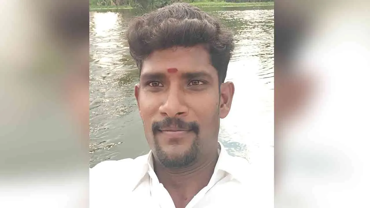  பதுக்கி வைத்திருந்த துப்பாக்கிகள், வெடி மருந்து; அதிர்ச்சியடைந்த கிராம மக்கள்!