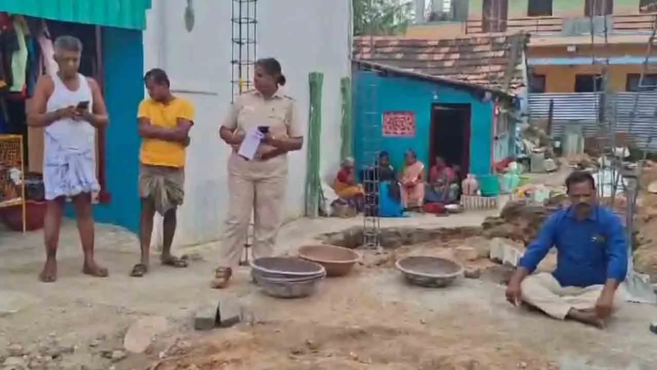  கோயில் நில ஆக்கிரமிப்பு; தர்ணா போராட்டம் நடத்திய அரசு ஊழியர்!