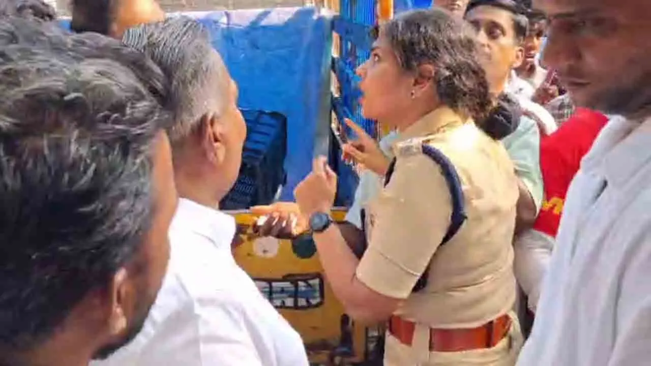  புஸ்ஸி ஆனந்தை எச்சரித்த பெண் காவல் அதிகாரி!