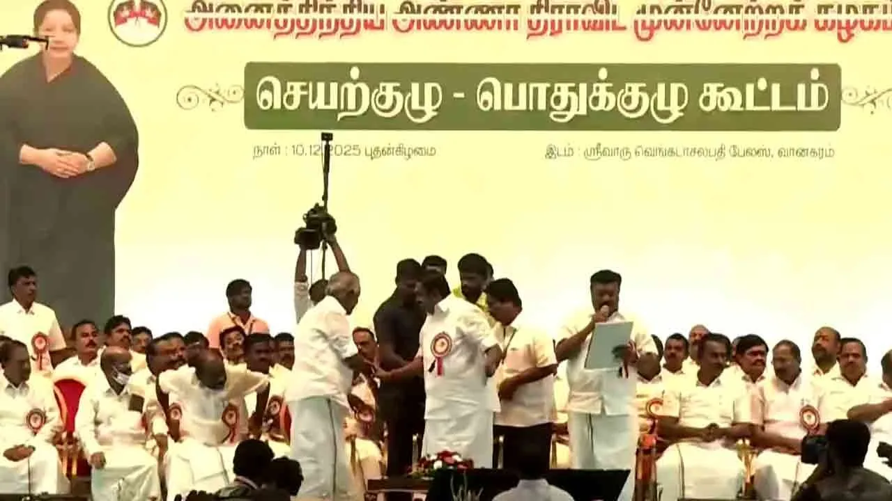  அதிமுக செயற்குழு, பொதுக்குழு கூட்டம் : தற்காலிக அவைத் தலைவராக கே.பி. முனுசாமி நியமனம்!