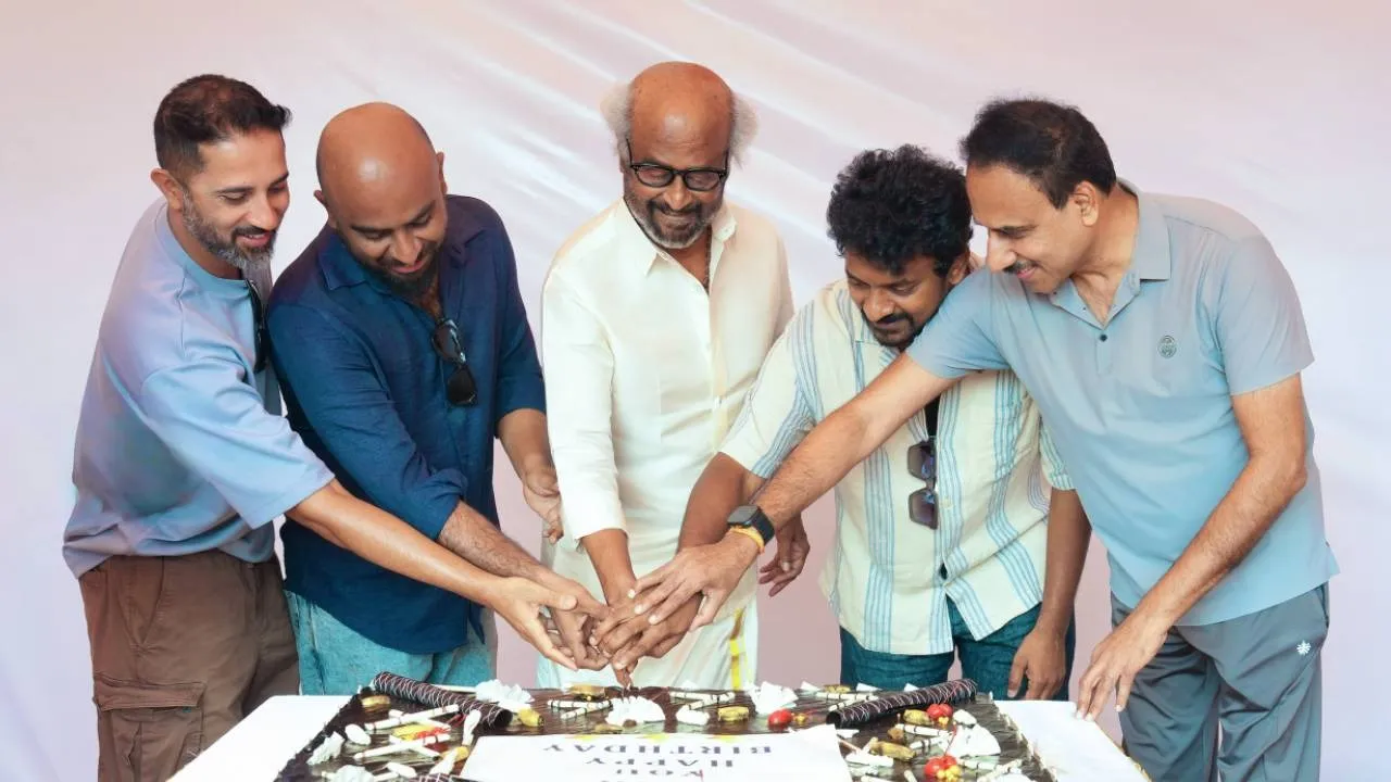  ரஜினியின் 75வது பிறந்தநாள் படப்பிடிப்பு தளத்தில் கொண்டாட்டம்