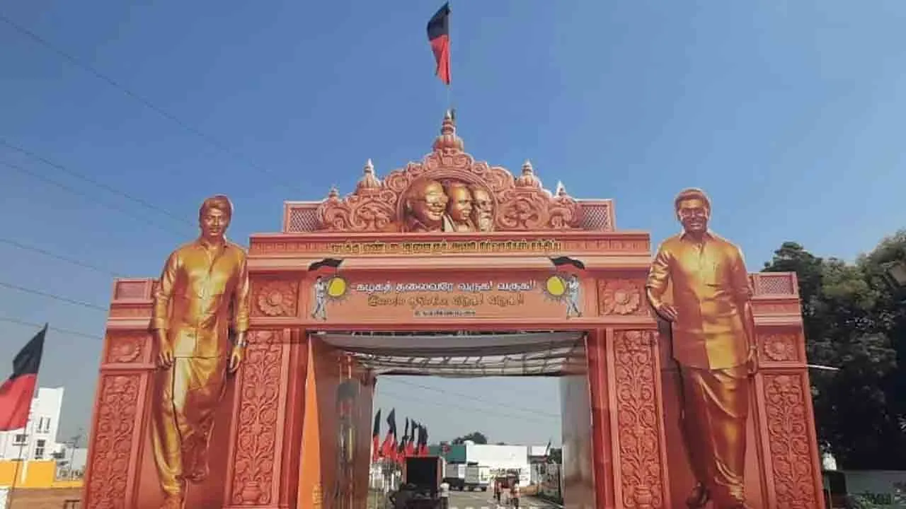  பிரமாண்டமாகத் தயாராகும்  மாநாட்டுத் திடல்! -திருவண்ணாமலையில் குவியும்  திமுக நிர்வாகிகள்!.