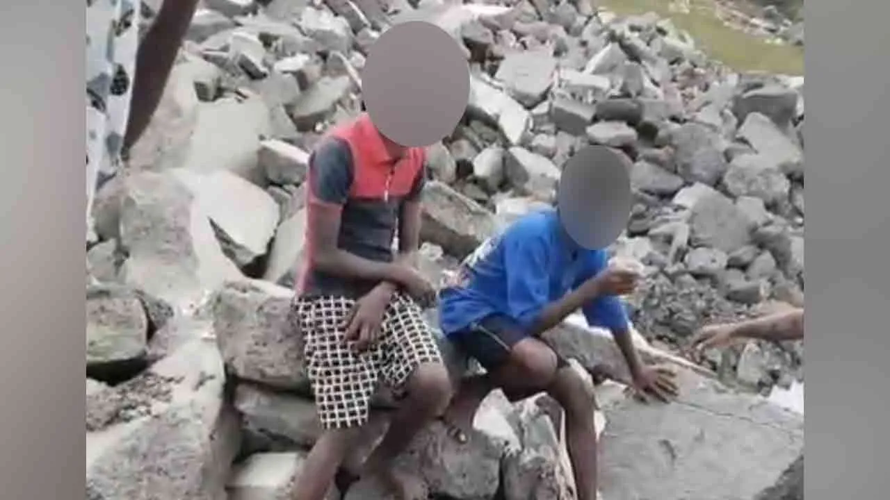  சிறுவர்களை மிரட்டி மது குடிக்க வைத்த சம்பவம்; குழந்தைகள் நல பாதுகாப்பு அதிகாரி விசாரணை!