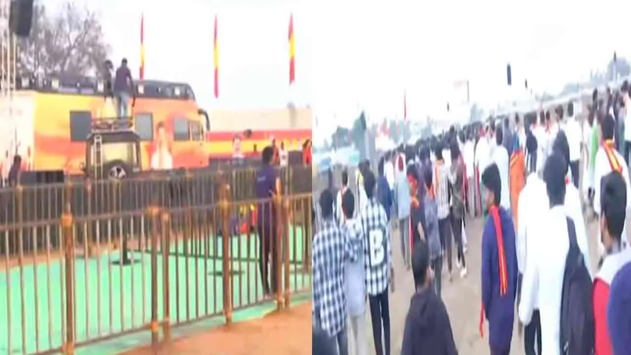  volunteers gather in the morning at Vijay to campaign in Erode today 