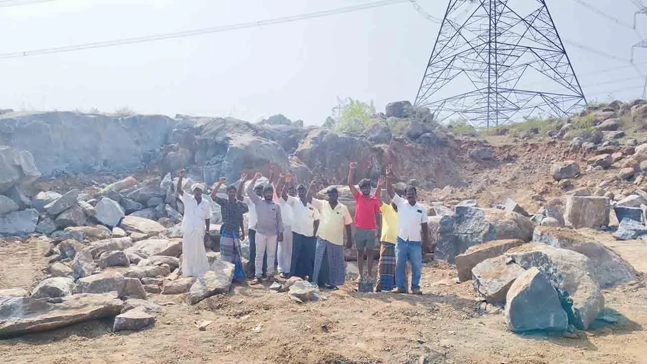  கனிமவளங்களை கொள்ளை அடித்த தவெக நிர்வாகி!