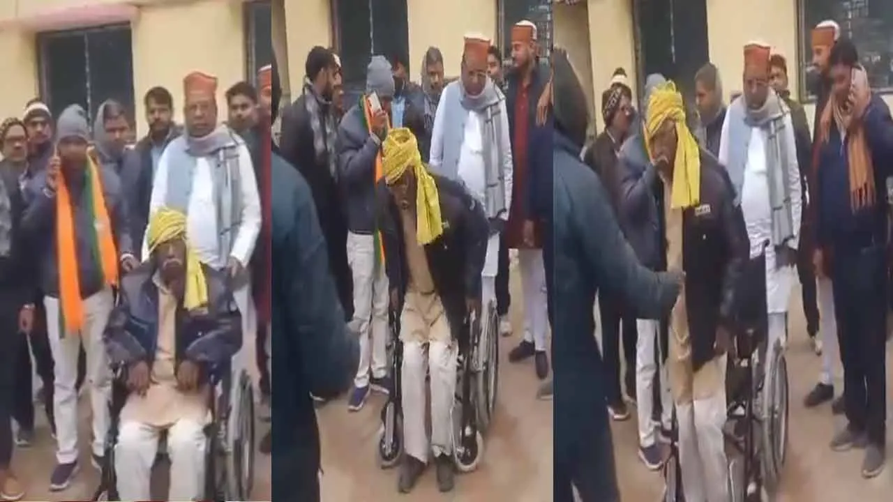  A disabled person got up and walked after taking a photo at Controversy at the BJP MLA's event 