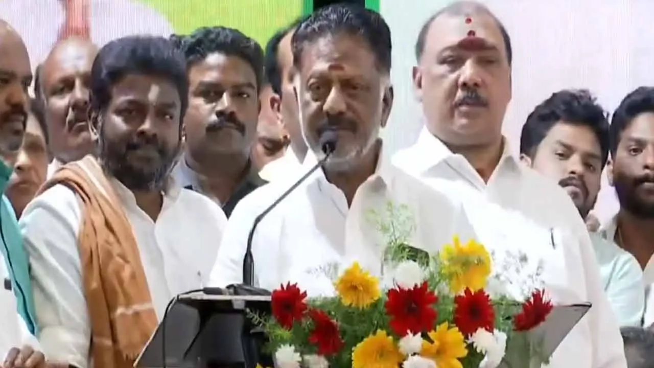  “இ.பி.எஸ்.ஸுக்கு சரியான பாடத்தைப் புகட்ட வேண்டும்” - ஓ.பி.எஸ். பரபரப்பு பேச்சு!