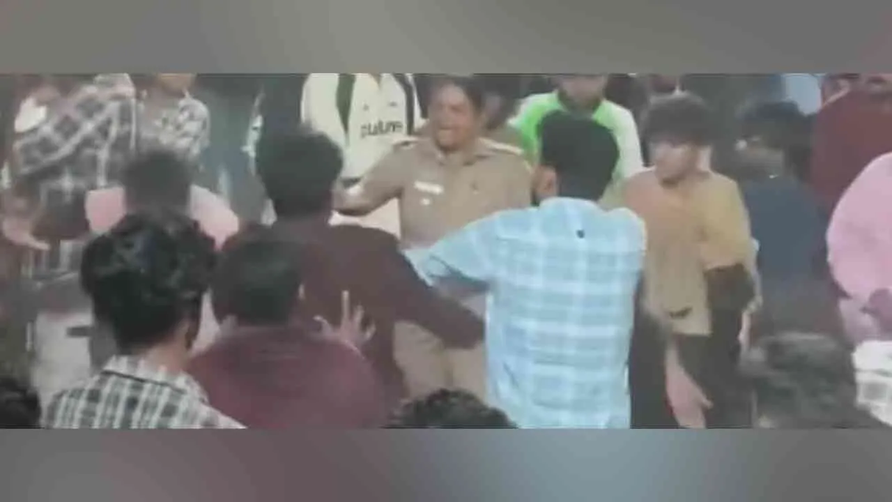  த.வெ.க. நிர்வாகிகள் பங்கேற்ற கிறிஸ்துமஸ் விழா; செய்தியாளர் மீது தாக்குதல்!