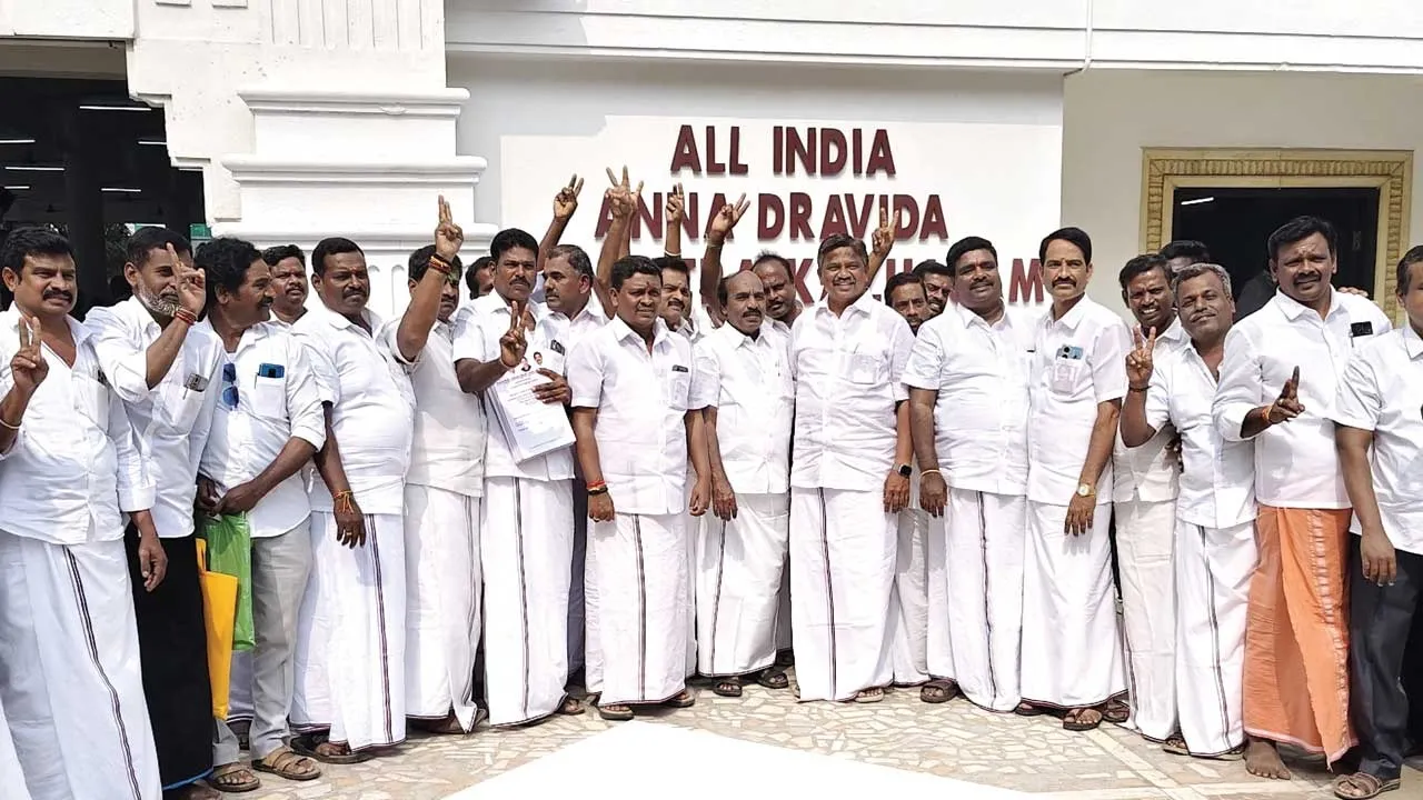  ஈ.பி.எல் பெயரில் 120 தொகுதிக்கு விருப்ப மனு! -அ.தி.மு.க. களேபரம்!