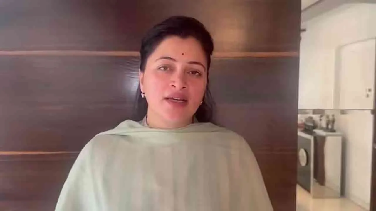  former BJP MP Navneet rana says Hindus should have 3 to 4 children 