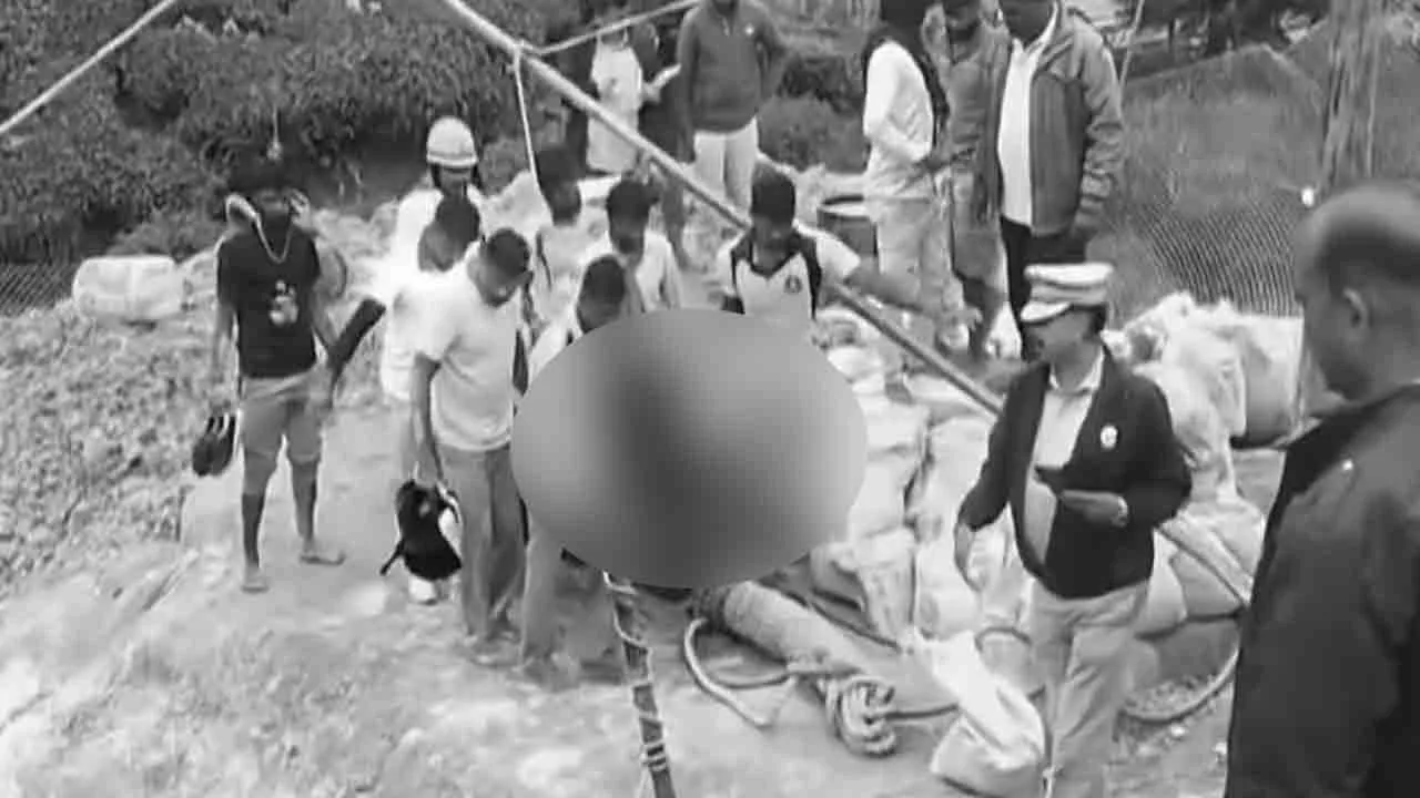  மண் சரிந்து விழுந்து விபத்து; இரு தொழிலாளர்கள் பரிதாபமாக உயிரிழப்பு!