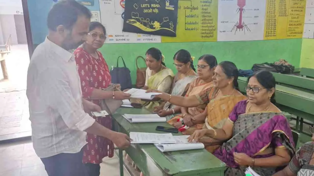  “வாக்காளர் பட்டியலில் பெயர் சேர்க்க எத்தனை லட்சம் பேர் விண்ணப்பம்?” - தேர்தல் ஆணையம் தகவல்!