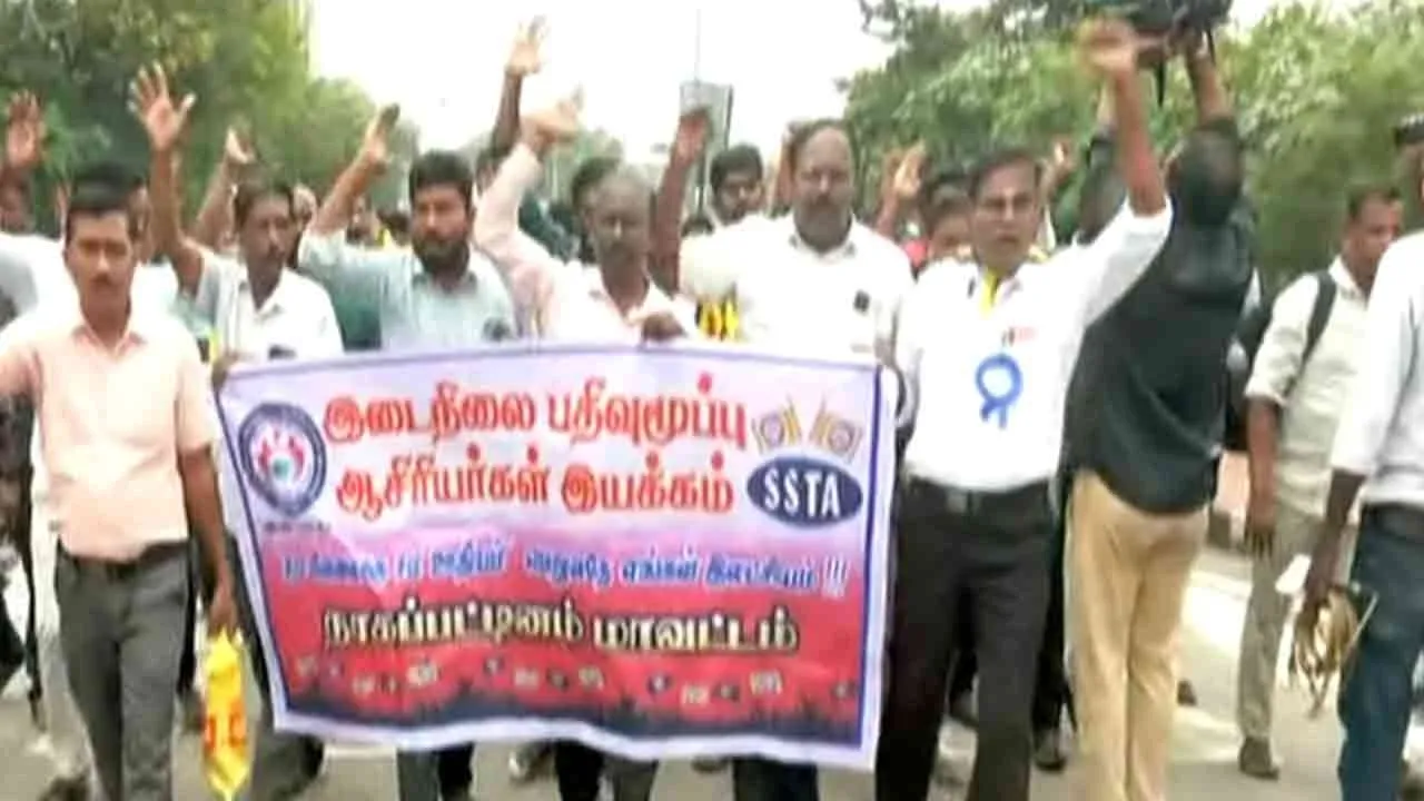  Secondary school teachers are fighting even on New Year's Day 