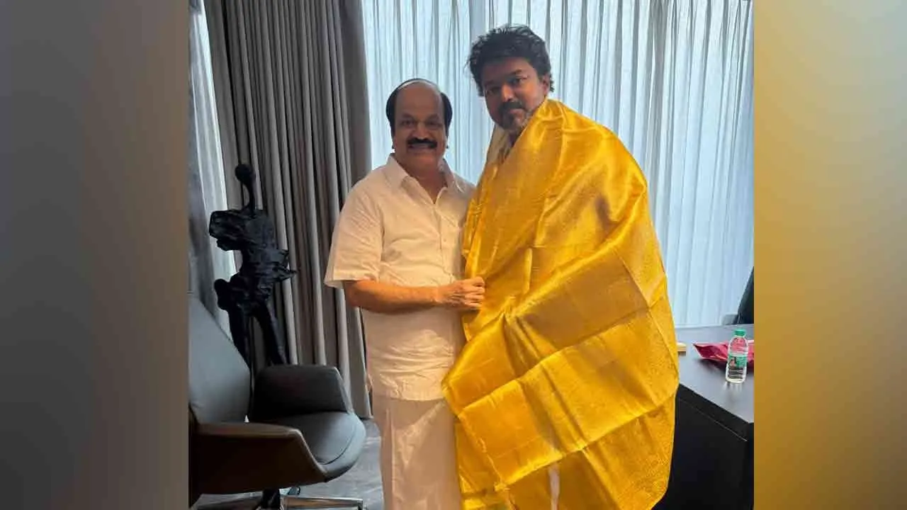  அ.தி.மு.க. முன்னாள் எம்.எல்.ஏ. ஜே.சி.டி. பிரபாகர் த.வெ.க.வில் இணைந்தார்!