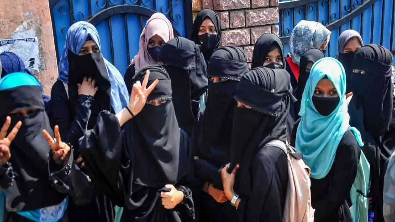  ewellery shop owners announcement that hijab wearers are not allowed in bihar 