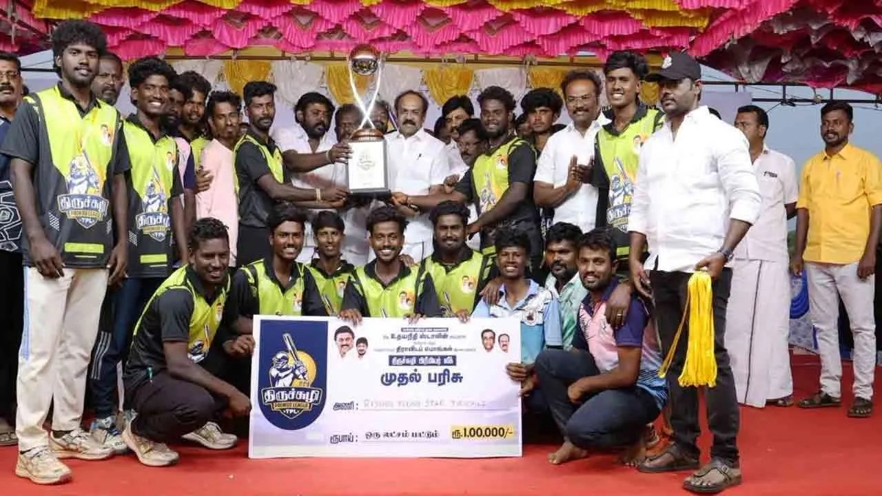  Minister Thangam Tennarasu presents prizes Dravidian Pongal Festival Cricket Tournament 