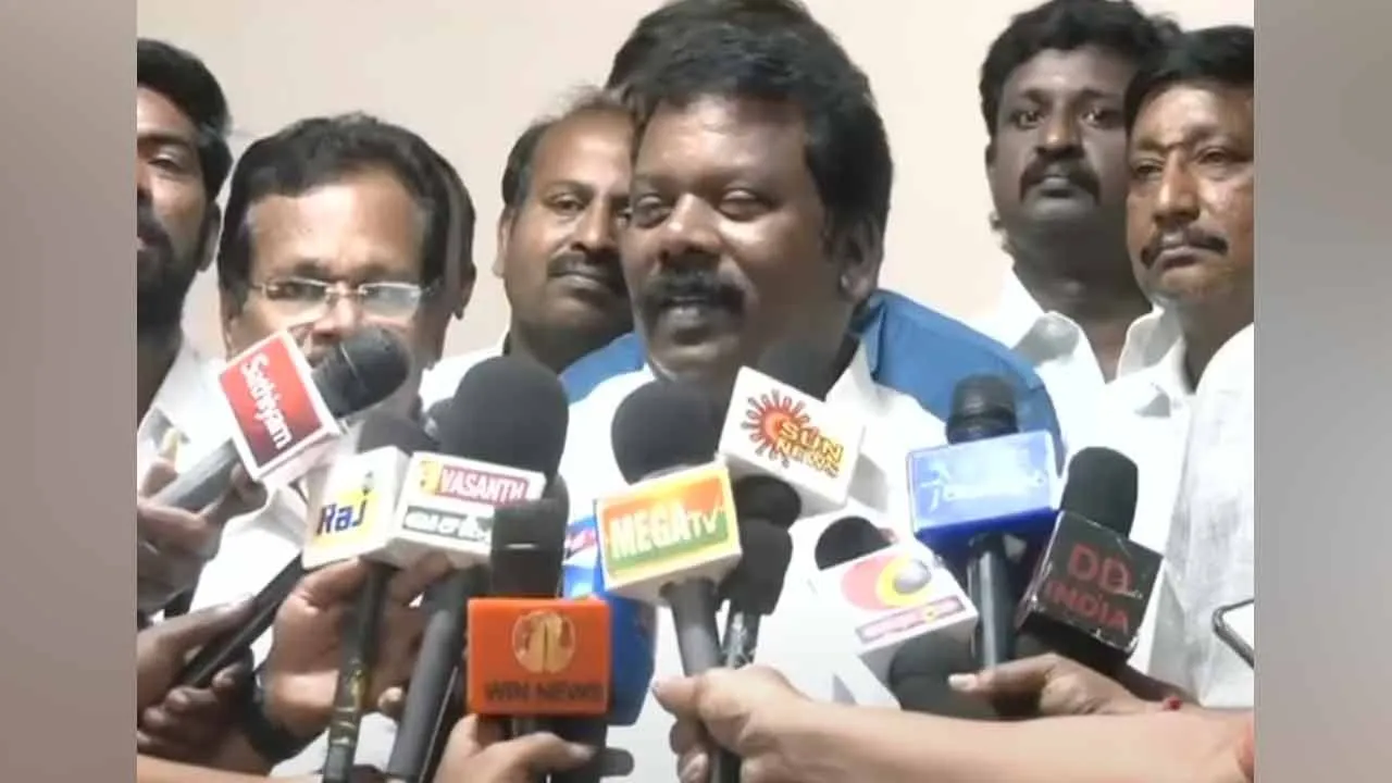  “அ.தி.மு.க.வைப் பயன்படுத்தி வகுப்புவாதப் பா.ஜ.க. தமிழகத்தில் காலூன்றக் கடுமையாக முயற்சி செய்கிறது...” - செல்வப்பெருந்தகை!