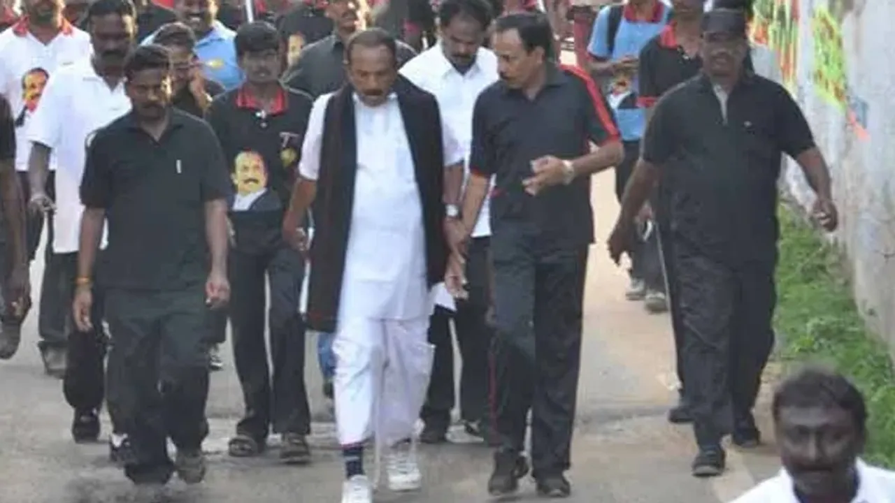  Vaiko completes the walking tour Photograph: (mdmk) 