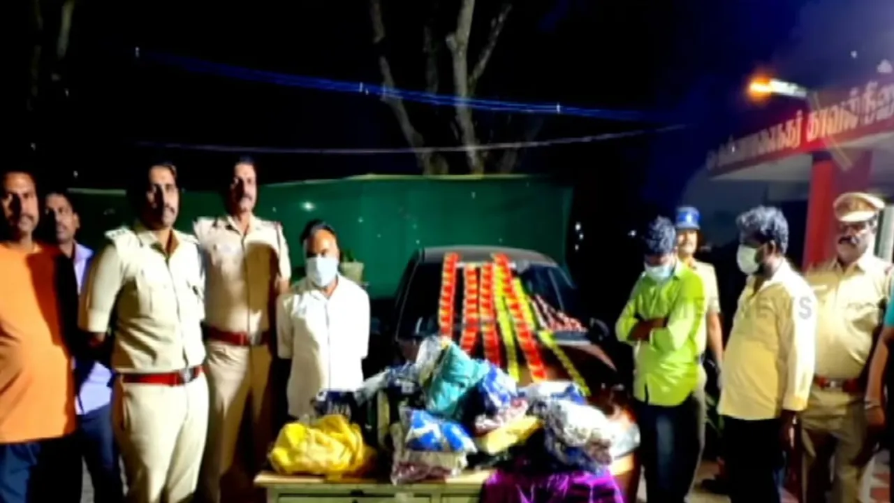  Three arrested by police Photograph: (police) 